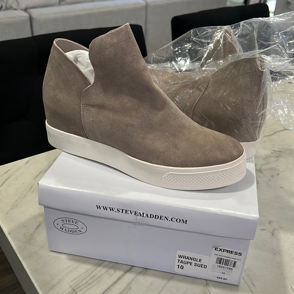 Steve Madden “Wrangler Taupe Sued”